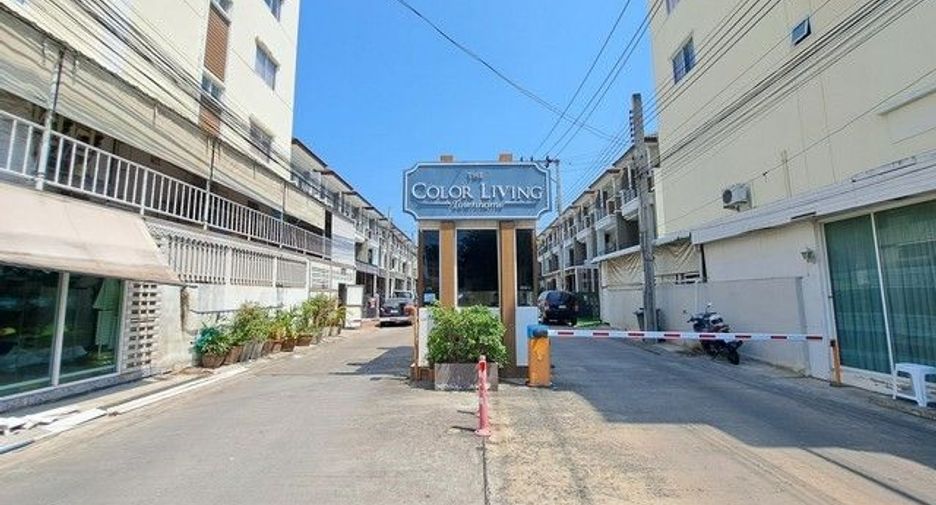 Reihenhaus zum Kauf mit Studio in Bang Phli, Samut Prakan