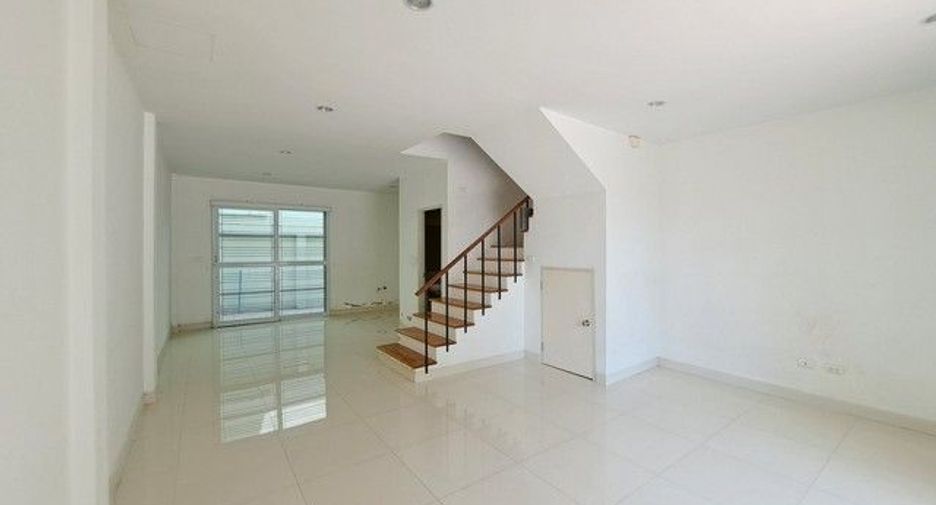 Reihenhaus zum Kauf mit Studio in Bang Phli, Samut Prakan