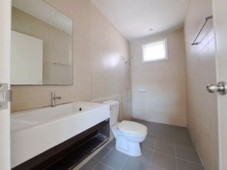Reihenhaus zum Kauf mit Studio in Bang Phli, Samut Prakan