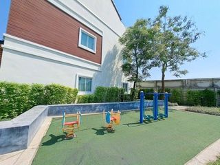 Reihenhaus zum Kauf mit Studio in Bang Phli, Samut Prakan
