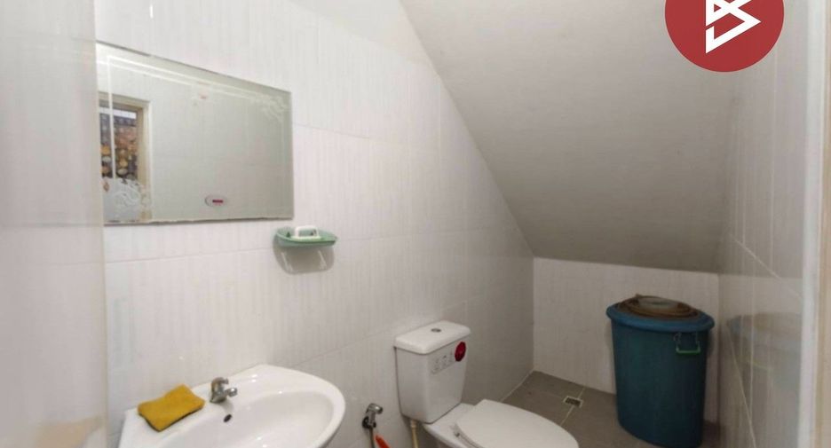 For sale 2 bedrooms townhouse in Sam Phran, Nakhon Pathom