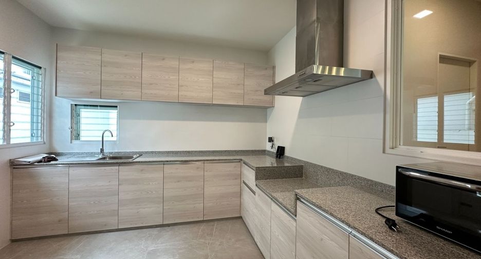 Casa en alquiler de 4 habitaciones en Prawet, Bangkok