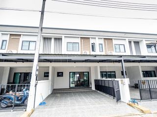 For sale 3 bedrooms townhouse in San Kamphaeng, Chiang Mai