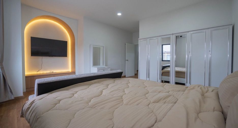 For sale 3 bedrooms townhouse in San Kamphaeng, Chiang Mai