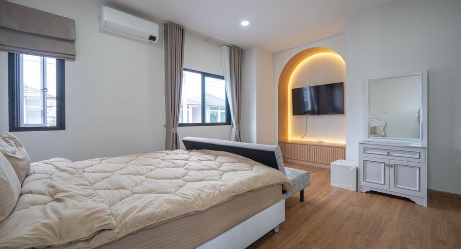 For sale 3 bedrooms townhouse in San Kamphaeng, Chiang Mai