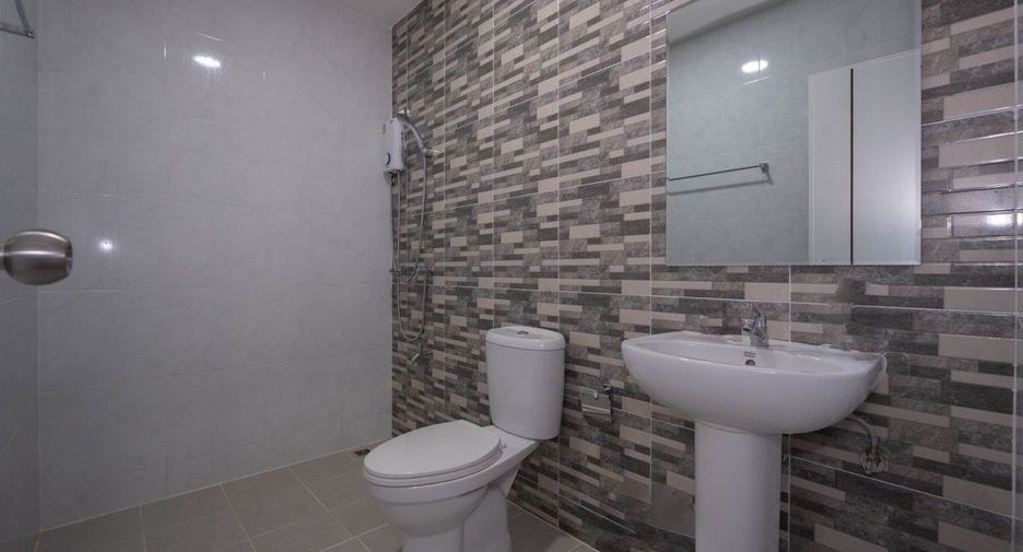 For sale 3 bedrooms townhouse in San Kamphaeng, Chiang Mai