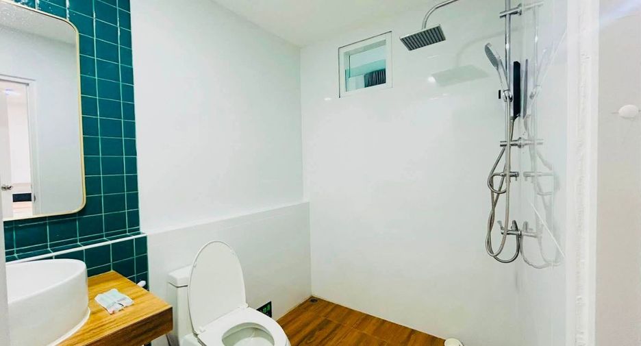 For rent and for sale 4 bedrooms house in Jomtien, Pattaya