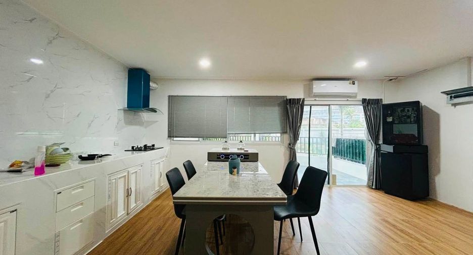 For rent and for sale 4 bedrooms house in Jomtien, Pattaya