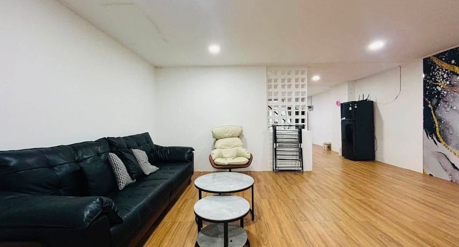 For rent and for sale 4 bedrooms house in Jomtien, Pattaya