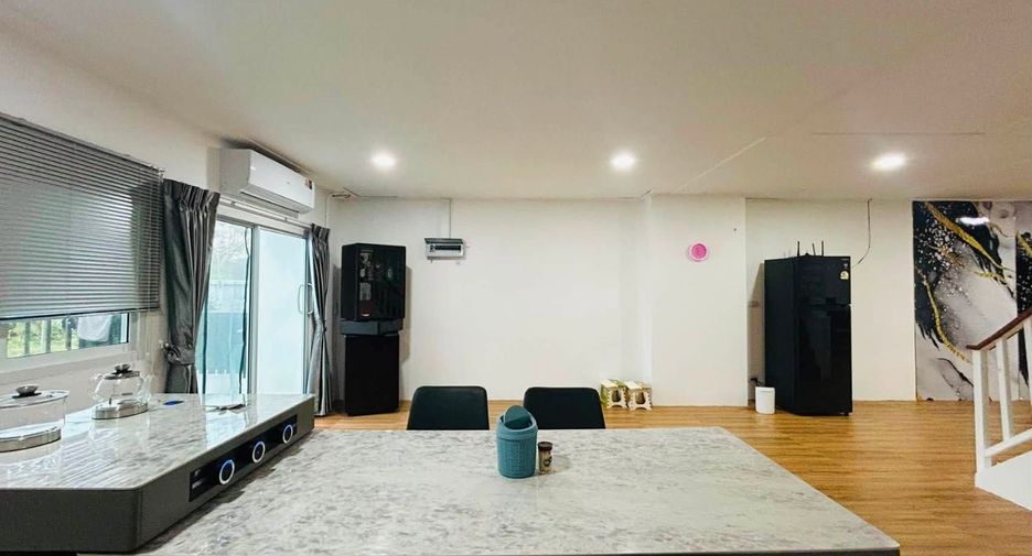 For rent and for sale 4 bedrooms house in Jomtien, Pattaya