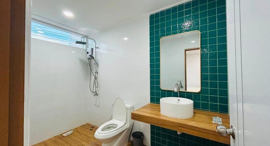For rent and for sale 4 bedrooms house in Jomtien, Pattaya