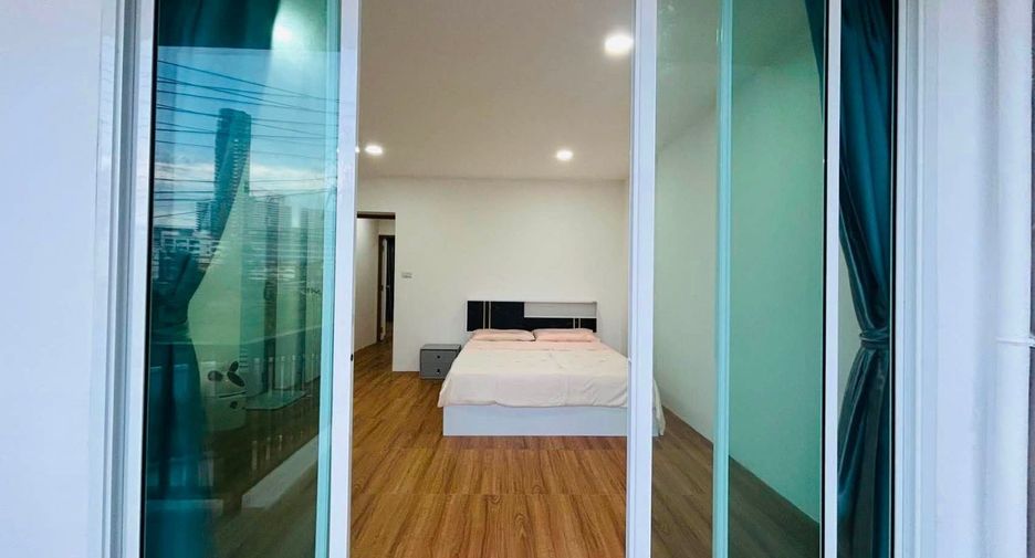 For rent and for sale 4 bedrooms house in Jomtien, Pattaya