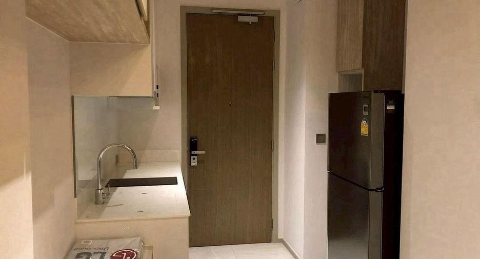 Wohnung zur Miete mit 1 Zimmer in Bang Rak, Bangkok