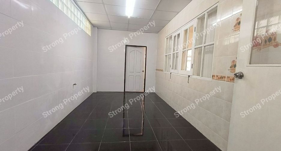 Haus zum Kauf mit 4 Zimmer in Min Buri, Bangkok