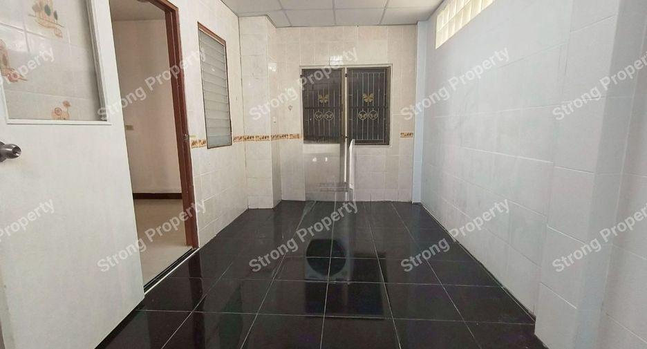 Haus zum Kauf mit 4 Zimmer in Min Buri, Bangkok