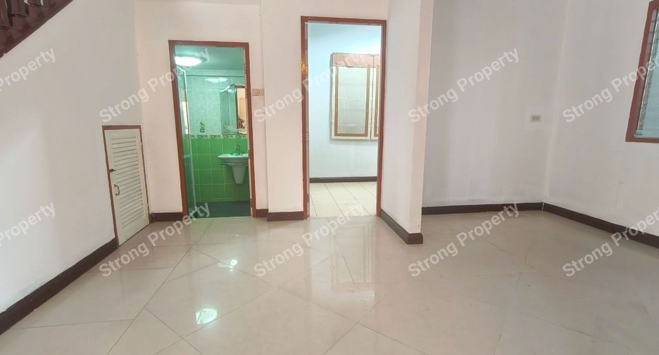 Haus zum Kauf mit 4 Zimmer in Min Buri, Bangkok