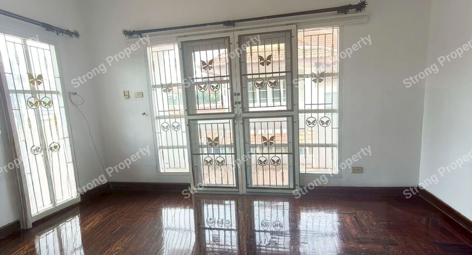 Haus zum Kauf mit 4 Zimmer in Min Buri, Bangkok