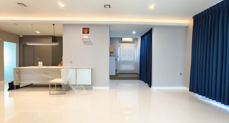 À louer et à vendre 4 chambres maison à Bang Bua Thong, Nonthaburi