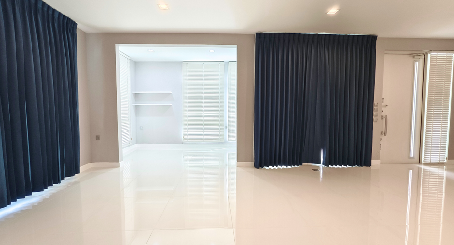 À louer et à vendre 4 chambres maison à Bang Bua Thong, Nonthaburi