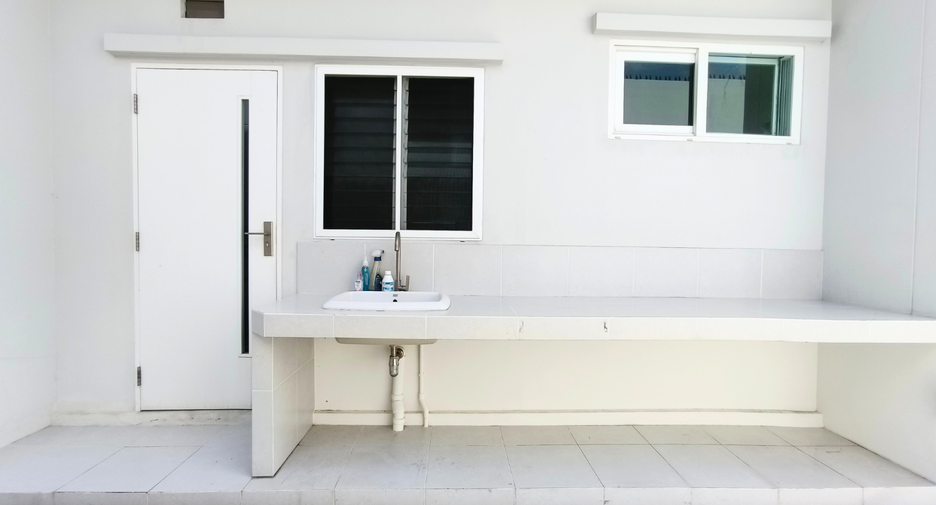 À louer et à vendre 4 chambres maison à Bang Bua Thong, Nonthaburi