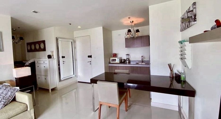 For rent 2 bedrooms condo in Bang Rak, Bangkok