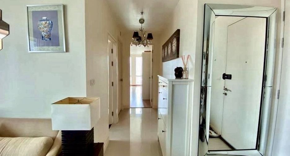 For rent 2 bedrooms condo in Bang Rak, Bangkok