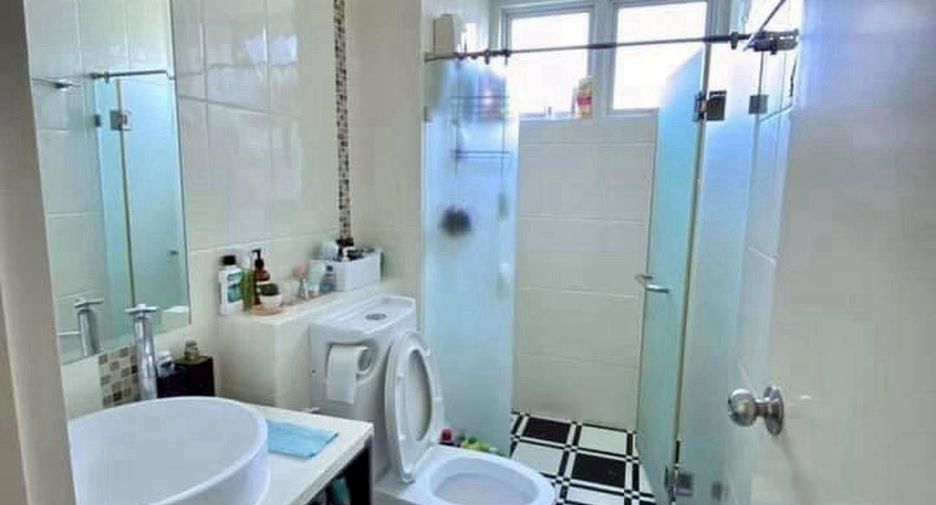 For rent 2 bedrooms condo in Bang Rak, Bangkok