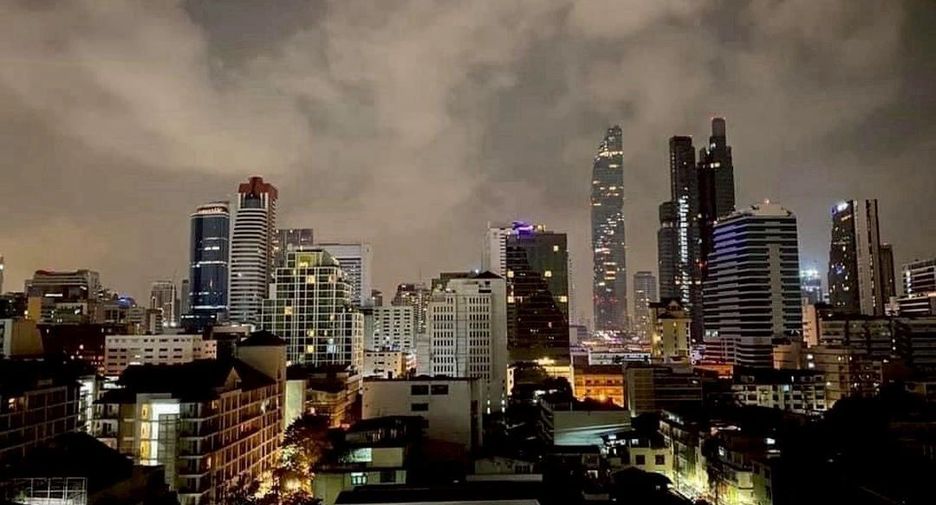 For rent 2 bedrooms condo in Bang Rak, Bangkok