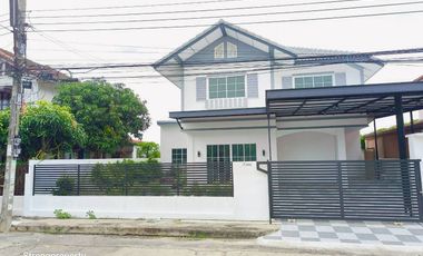 Haus zum Kauf mit 4 Zimmer in Khlong Sam Wa, Bangkok