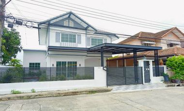 Haus zum Kauf mit 4 Zimmer in Khlong Sam Wa, Bangkok