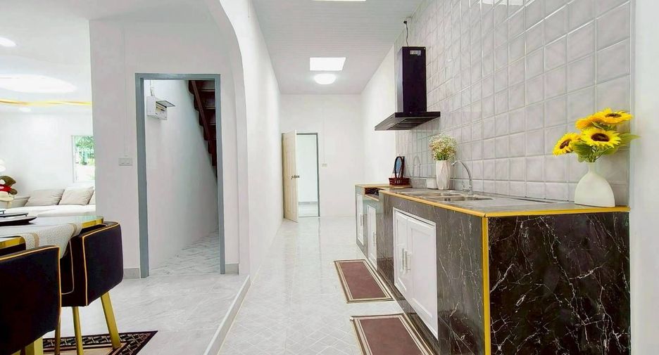 Haus zum Kauf mit 4 Zimmer in Khlong Sam Wa, Bangkok