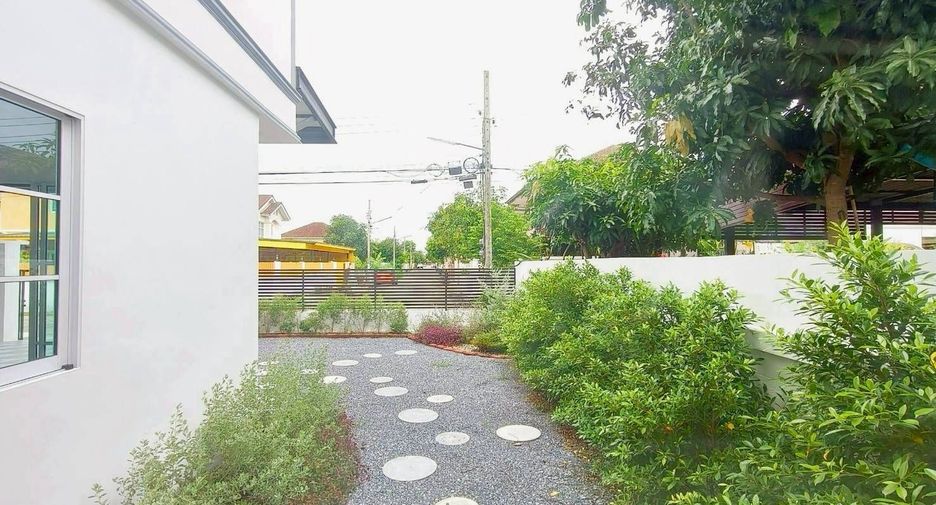 Haus zum Kauf mit 4 Zimmer in Khlong Sam Wa, Bangkok