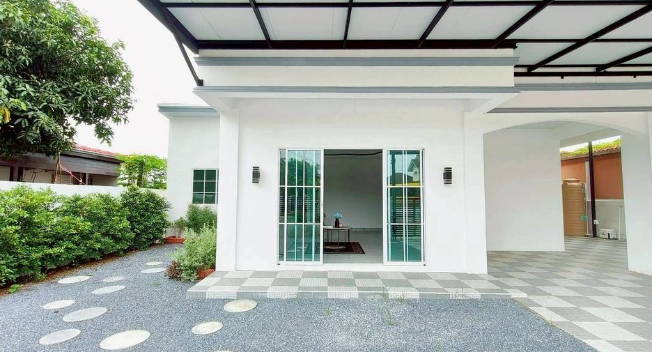 Haus zum Kauf mit 4 Zimmer in Khlong Sam Wa, Bangkok