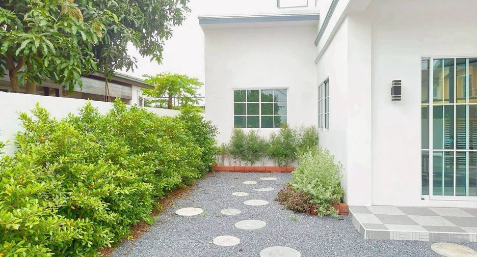 Haus zum Kauf mit 4 Zimmer in Khlong Sam Wa, Bangkok