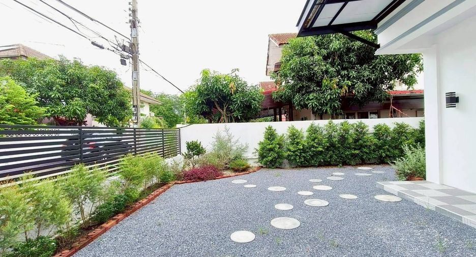 Haus zum Kauf mit 4 Zimmer in Khlong Sam Wa, Bangkok
