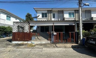 Casa adosada en venta de 3 habitaciones en Bang Sao Thong, Samut Prakan