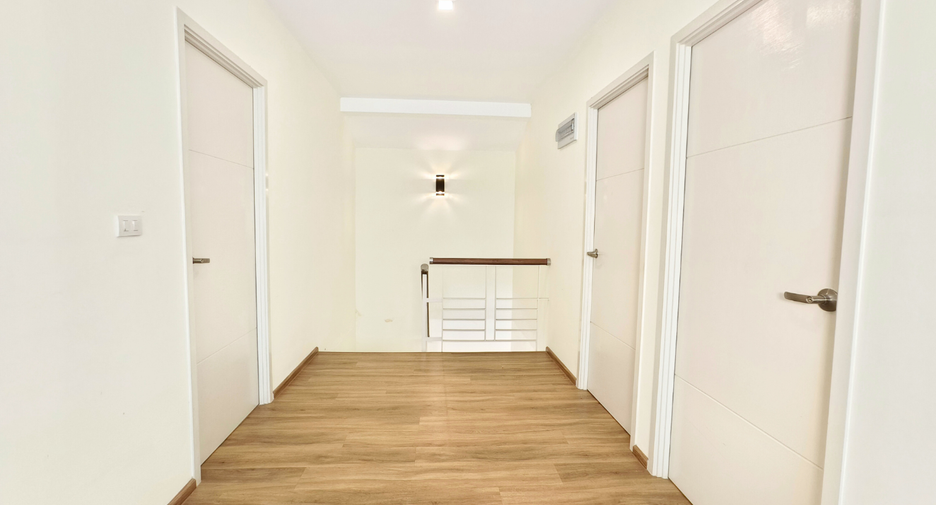 For rent and for sale 3 bedrooms house in Lat Krabang, Bangkok