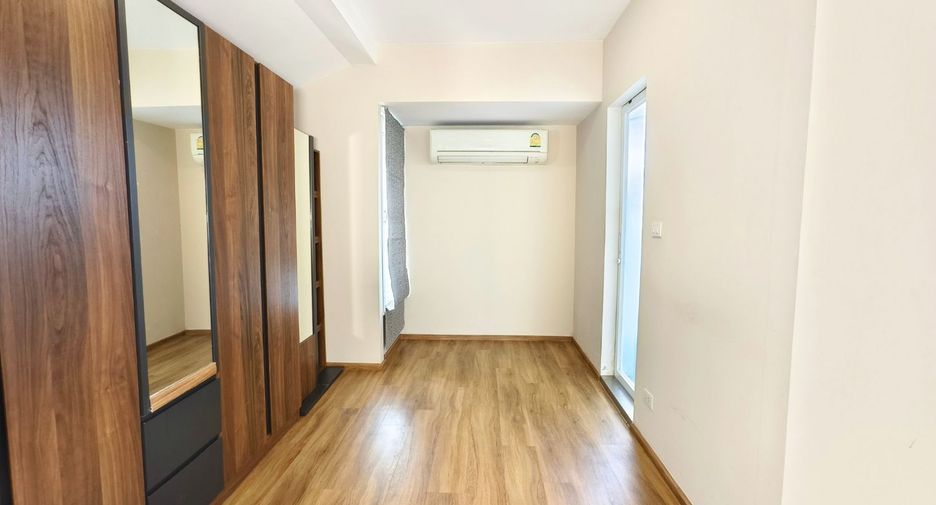 For rent and for sale 3 bedrooms house in Lat Krabang, Bangkok