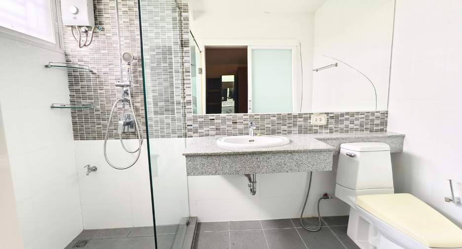 For rent and for sale 3 bedrooms house in Lat Krabang, Bangkok