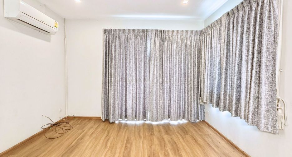 For rent and for sale 3 bedrooms house in Lat Krabang, Bangkok