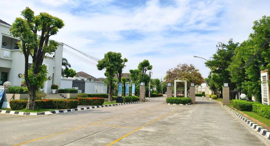 For rent and for sale 3 bedrooms house in Lat Krabang, Bangkok