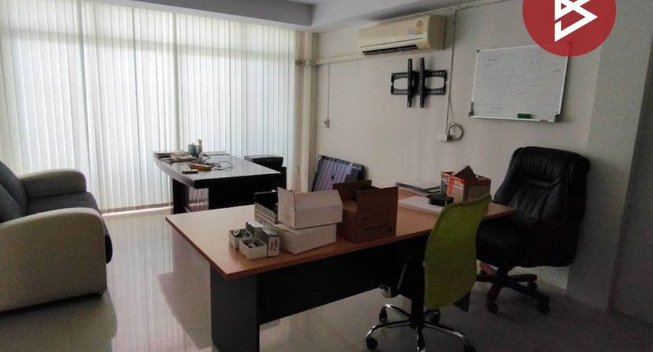 For sale 3 bedrooms retail Space in Mueang Rayong, Rayong