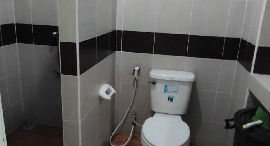 For sale 3 bedrooms retail Space in Mueang Rayong, Rayong