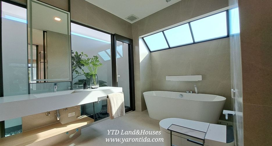 For sale 4 bedrooms house in Bang Phli, Samut Prakan