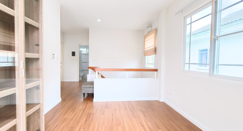 ให้เช่า 3 ห้องนอน บ้านเดี่ยว ใน บางกะปิ, กรุงเทพฯ