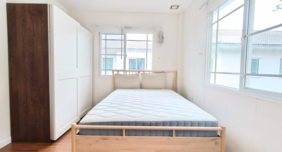 ให้เช่า 3 ห้องนอน บ้านเดี่ยว ใน บางกะปิ, กรุงเทพฯ