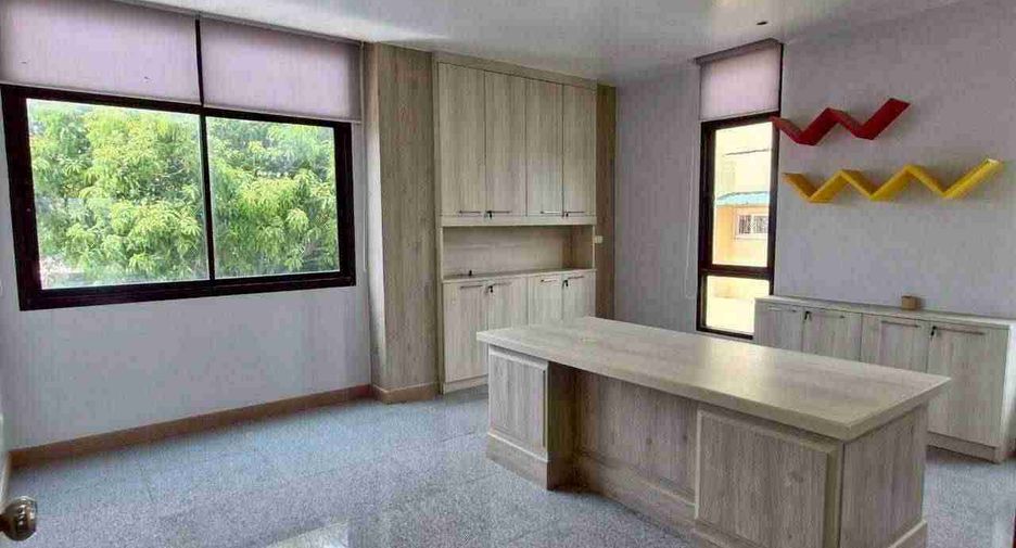 Büro zum Kauf in Pak Kret, Nonthaburi