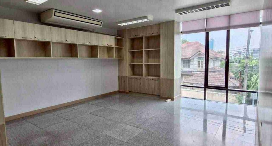 Büro zum Kauf in Pak Kret, Nonthaburi