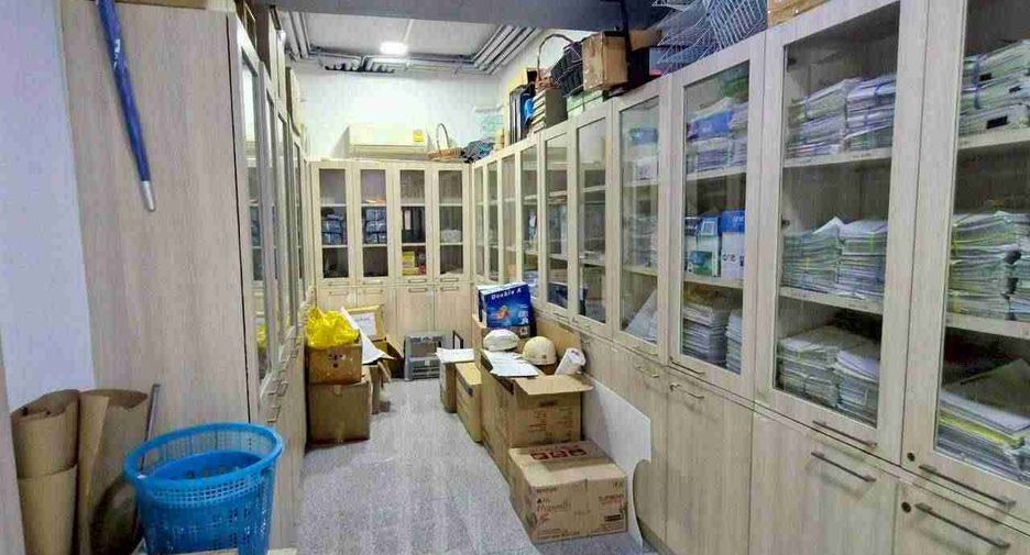 Büro zum Kauf in Pak Kret, Nonthaburi