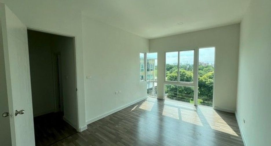 À vendre 3 chambres maison de ville à Bang Phli, Samut Prakan